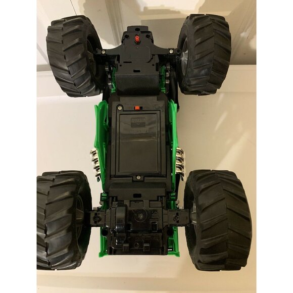 New Bright 1:10 RC 9.6V Monster Jam Grave Digger Truck No remote Crawler Rare - Picture 7 of 11